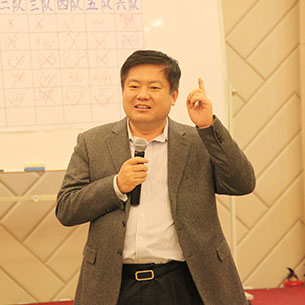 舒忠峰  集團公司董事長、總經理